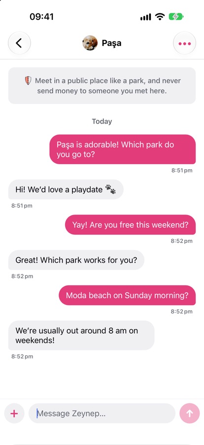 Chat: planning a Sunday morning playdate on Moda beach